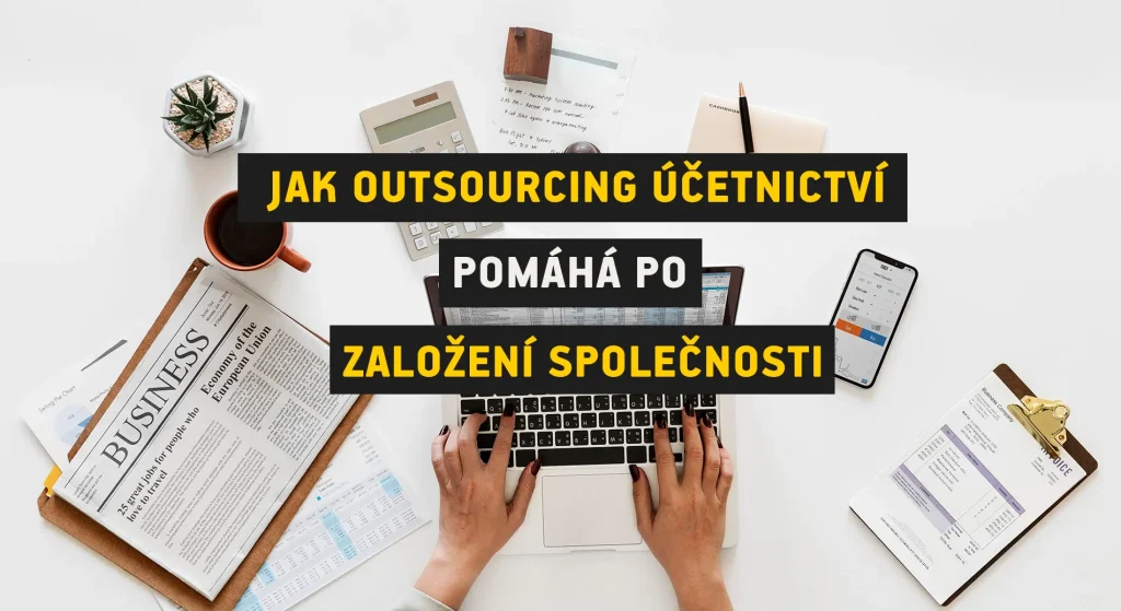 Podnikatel kontroluje účetní dokumenty po založení firmy